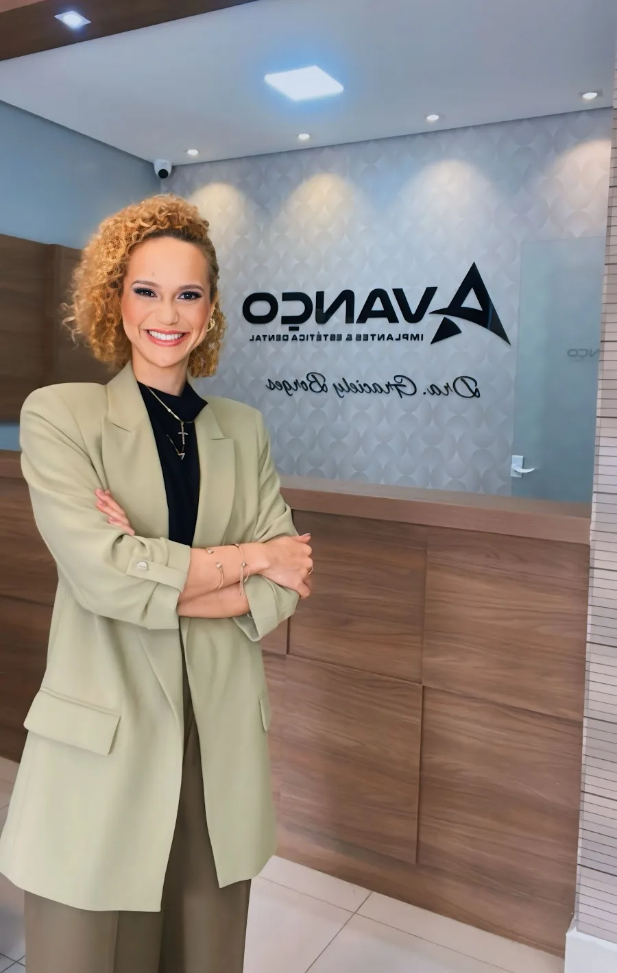 Dra. Graciely Borges na recepção da Avanço Implantes & Estética Dental